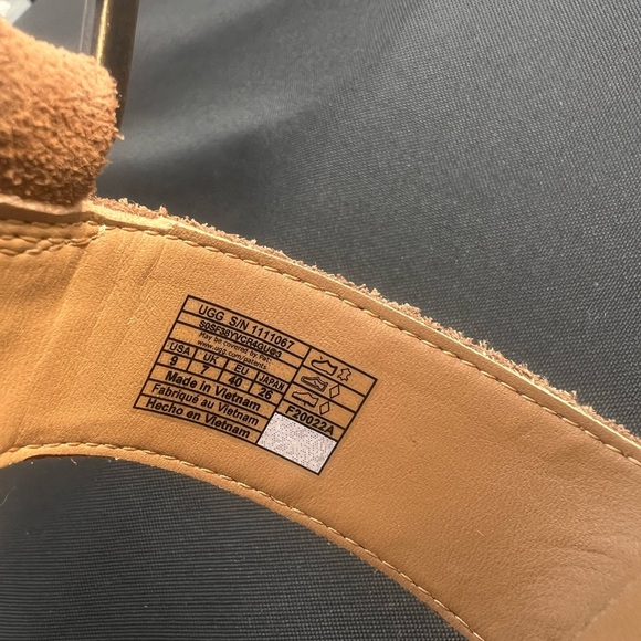 Ugg Kolfax size 9 - Picture 6 of 6